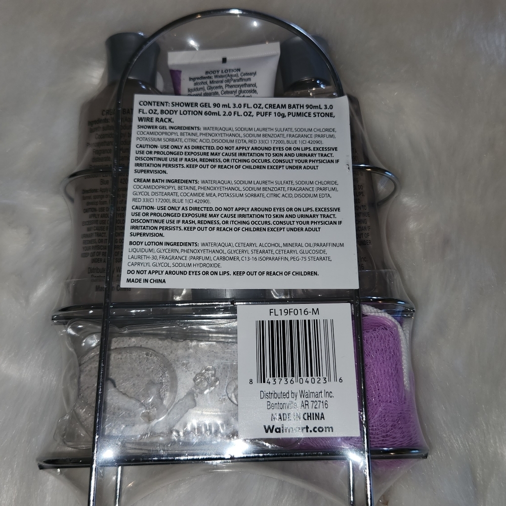 NWT!!  BATH GIFT SET !! - Picture 2 of 2